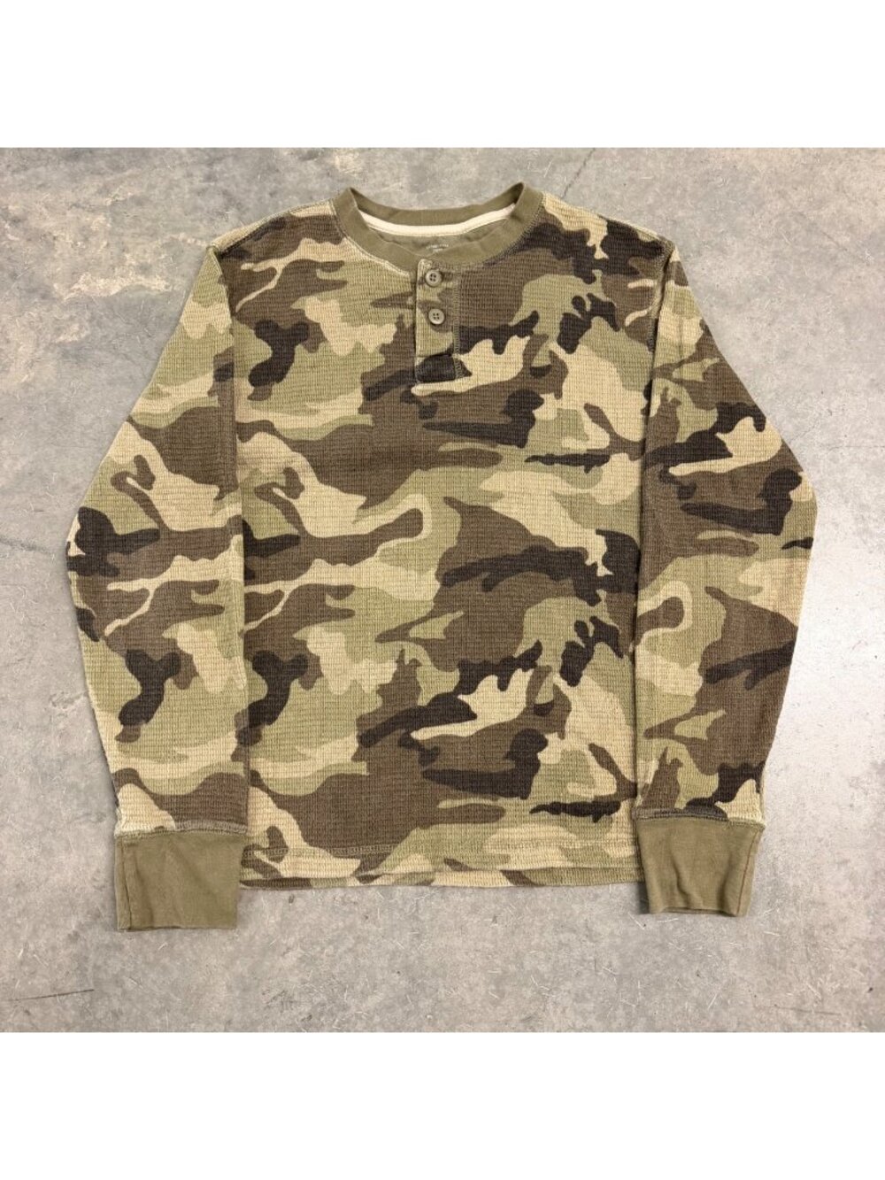Faded Glory 2000s Camo Thermal Henley Shirt